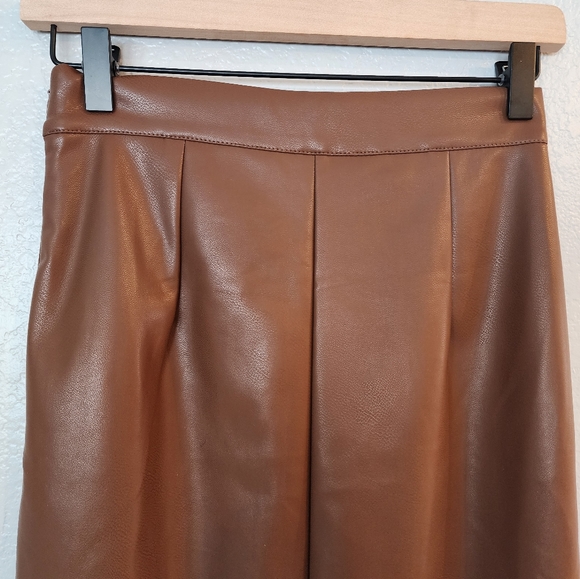 Commense Quiet Luxury Faux Leather Slit Midi Skirt - Picture 9 of 10